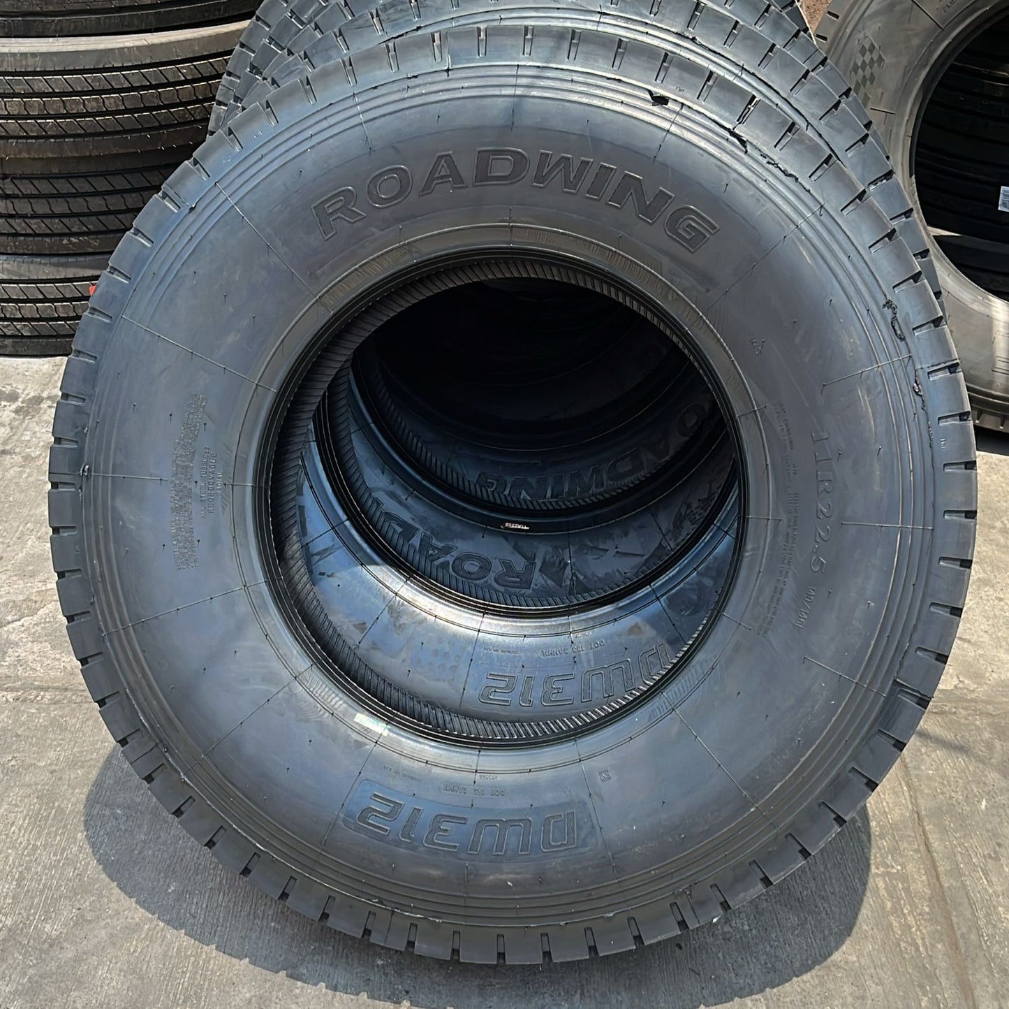 11 R24.5 Roadwing DW312